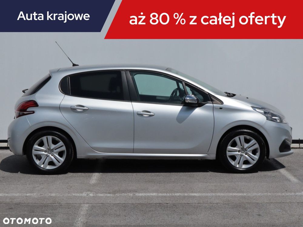 Peugeot 208 - 8