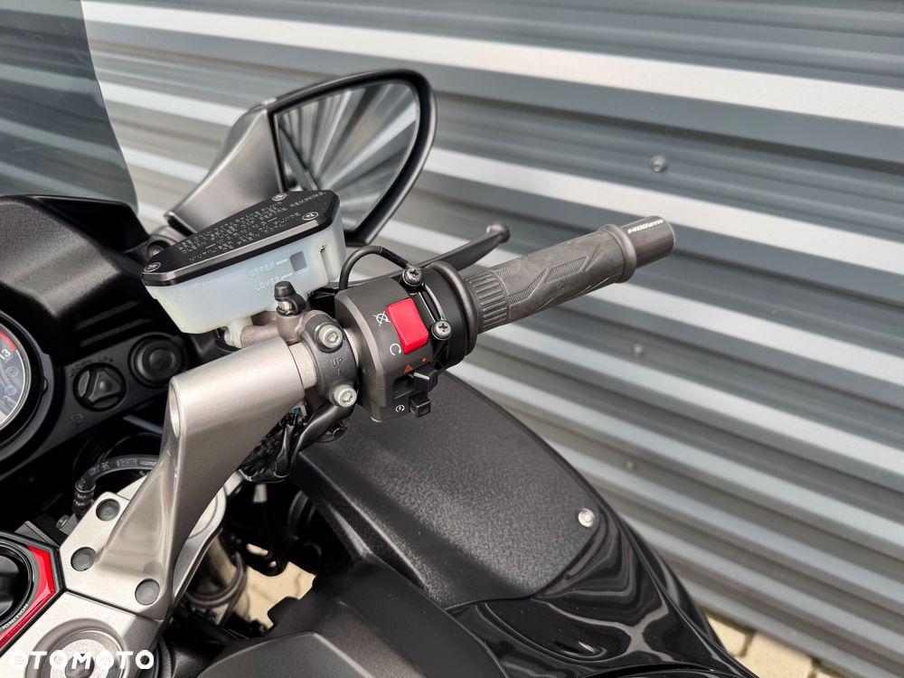 Kawasaki GTR - 17