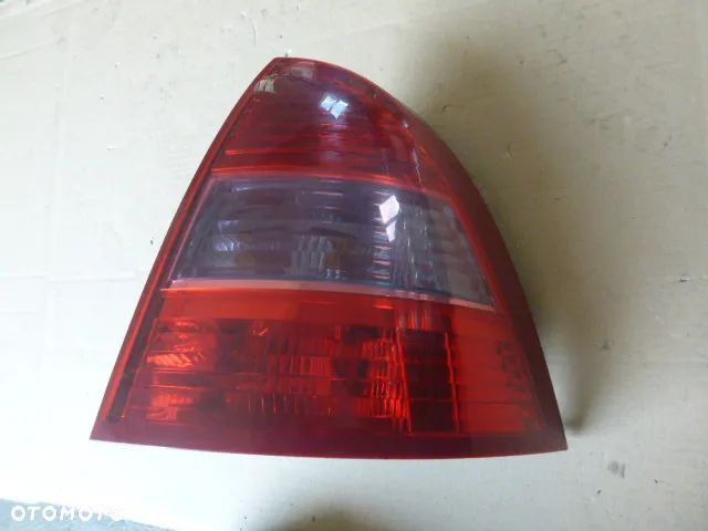 LAMPA PRAWY TYŁ PRAWA TYLNA W BŁOTNIK CITROEN C5 I LIFT SEDAN 04-08 - 1