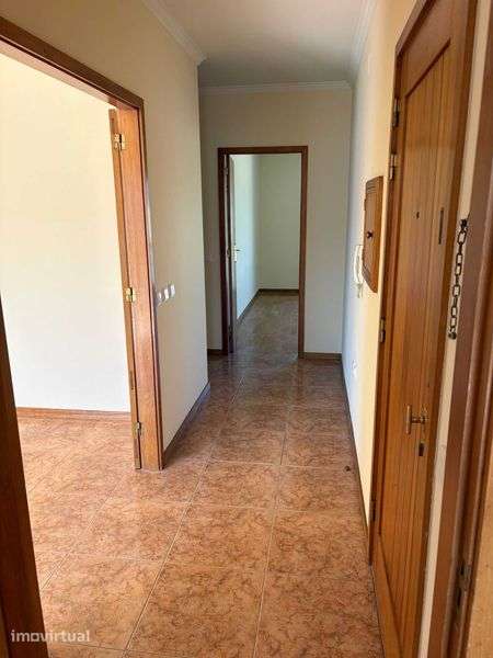 Arrenda-se apartamento T2 - Grande imagem: 5/12