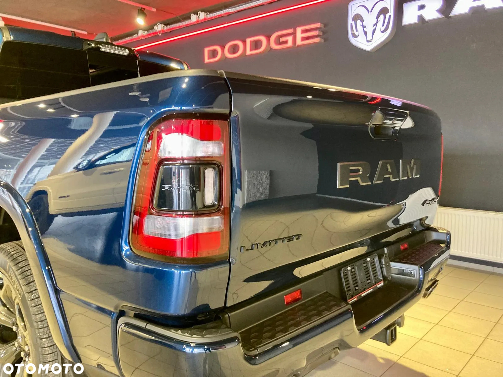 Dodge RAM 1500 5.7 4x4 - 16