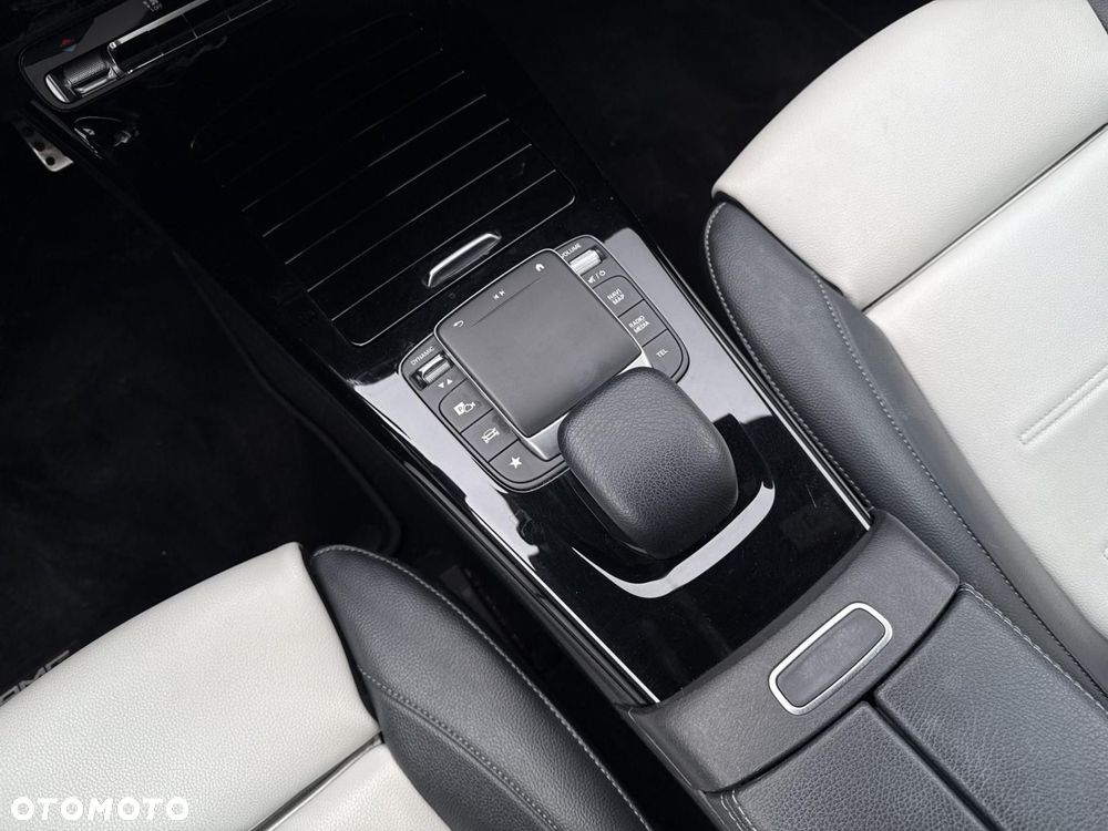 Mercedes-Benz CLA - 16