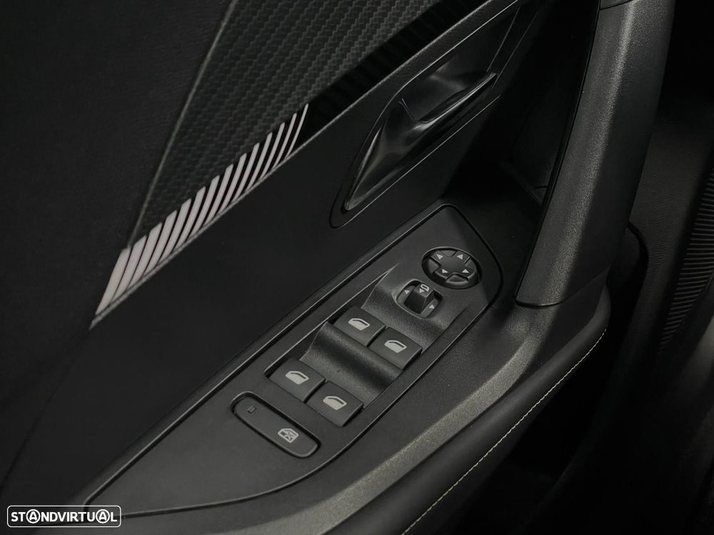 Peugeot 2008 1.2 PureTech Allure EAT8 - 11