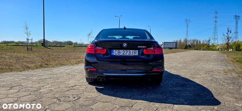 BMW Seria 3 328i Luxury Line - 15
