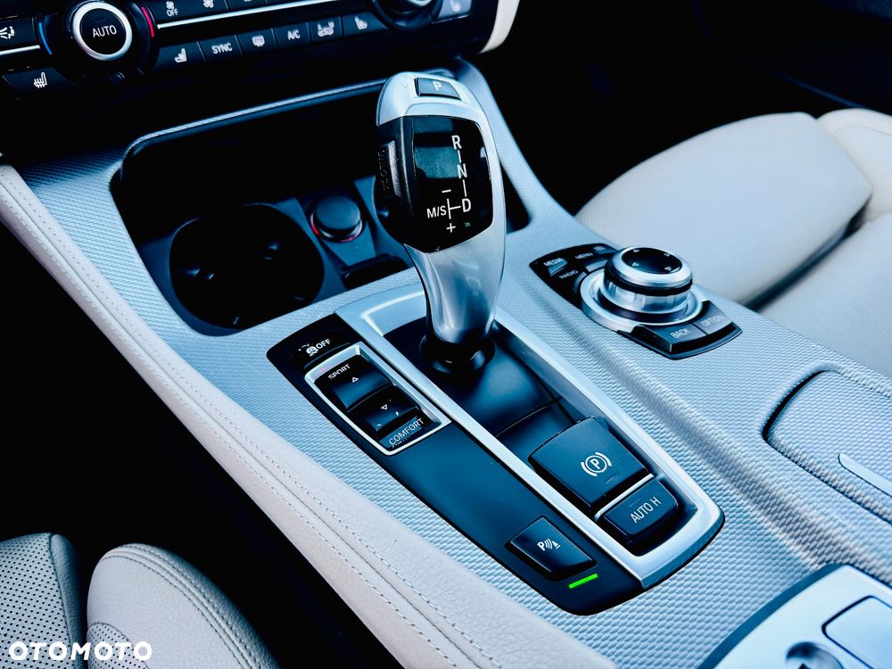 BMW Seria 5 520d Touring - 36