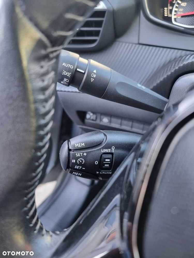 Peugeot 208 - 32