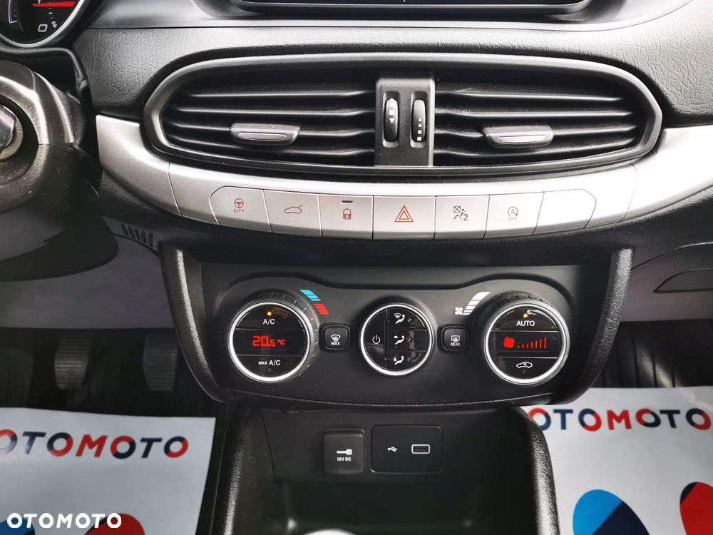 Fiat Tipo 1.4 16V Lounge EU6d - 26