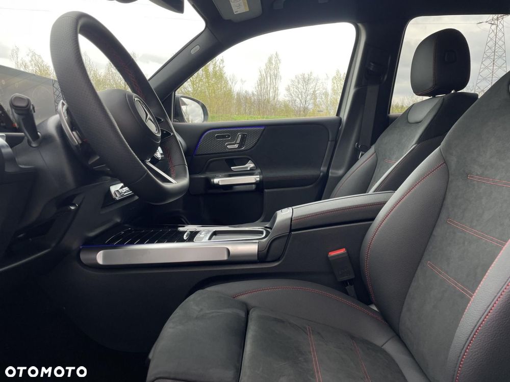 Mercedes-Benz GLB - 16