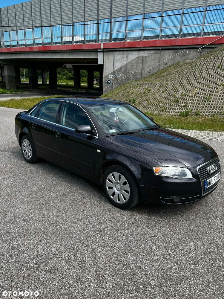 Audi A4 Limousine - 1
