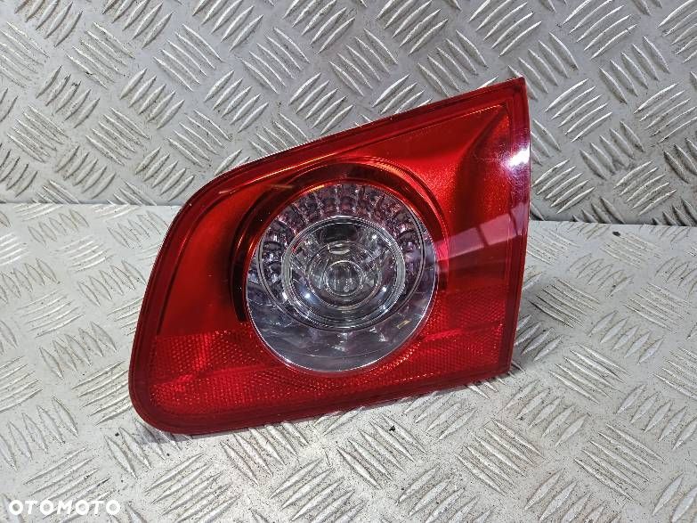 LAMPA PRAWA TYLNA KLAPY VOLKSWAGEN PASSAT B6 - 1