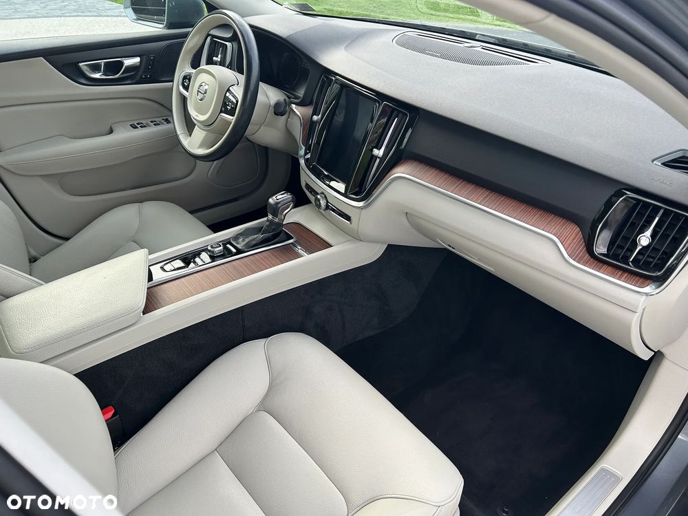 Volvo S60 T5 Momentum Pro - 16