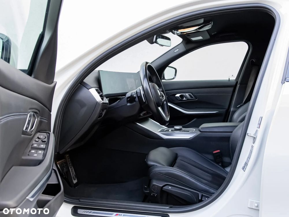 BMW Seria 3 318d M Sport - 28
