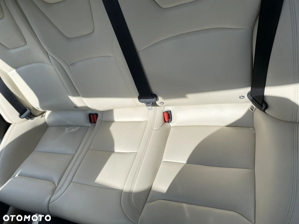 Tesla Model S - 14
