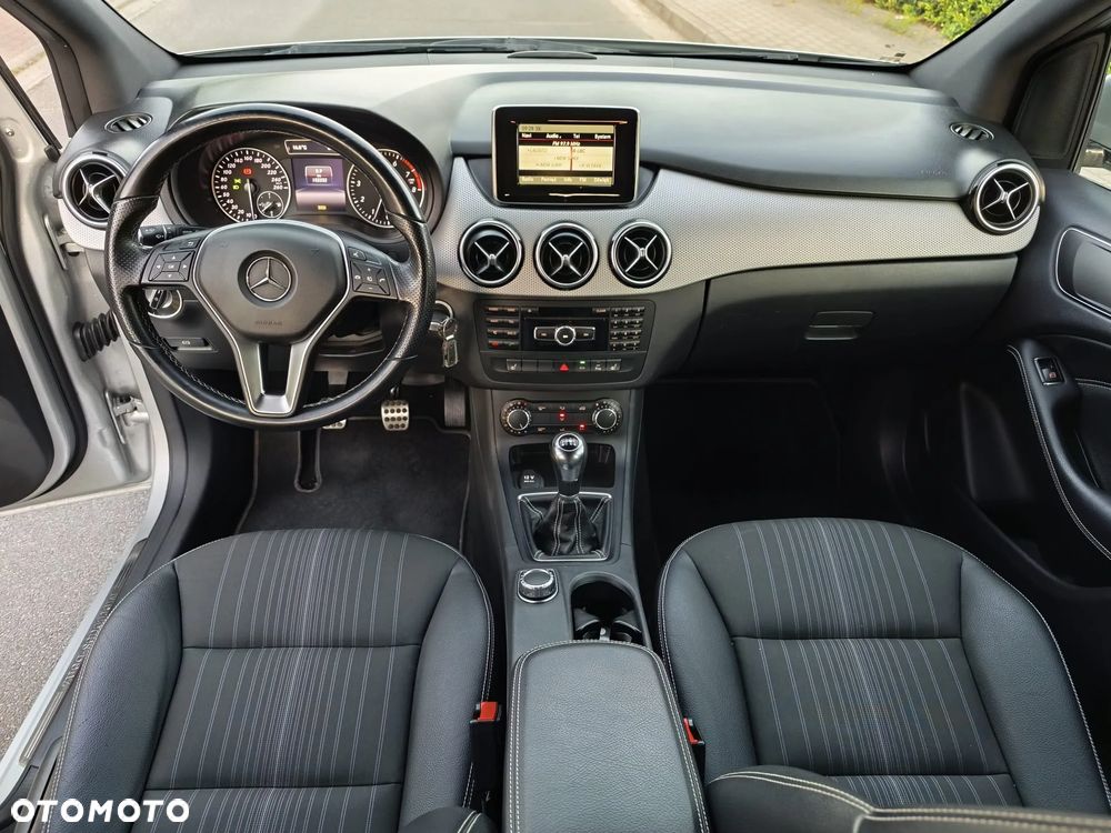Mercedes-Benz Klasa B 180 BlueEFFICIENCY Edition Style - 26