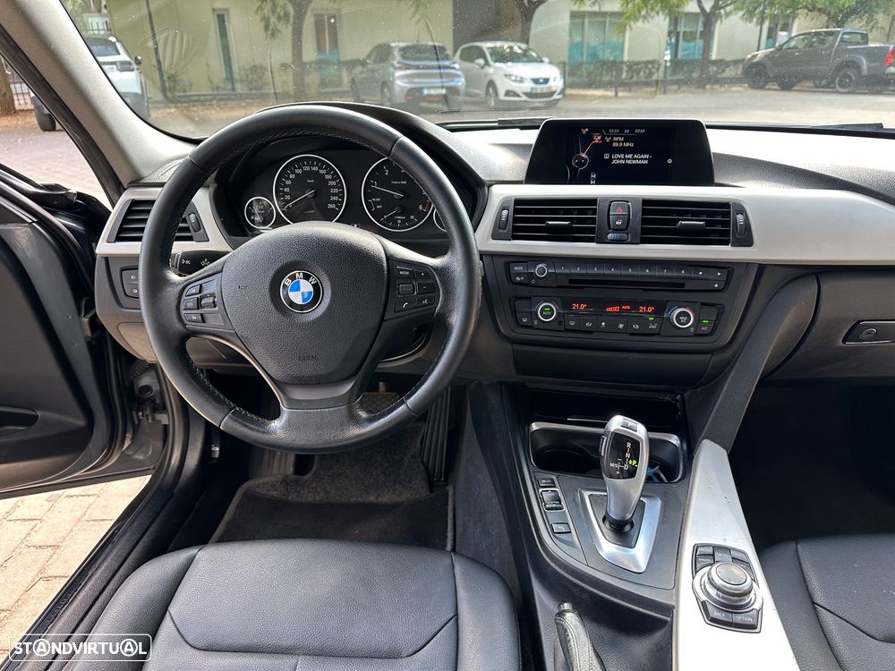 BMW 318 d Aut. Luxury Line - 18