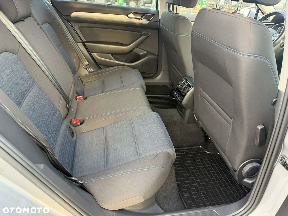 Volkswagen Passat - 33