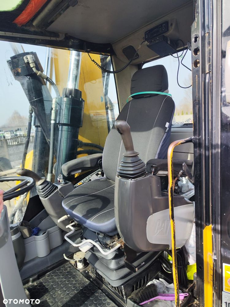 Caterpillar 318D - 15