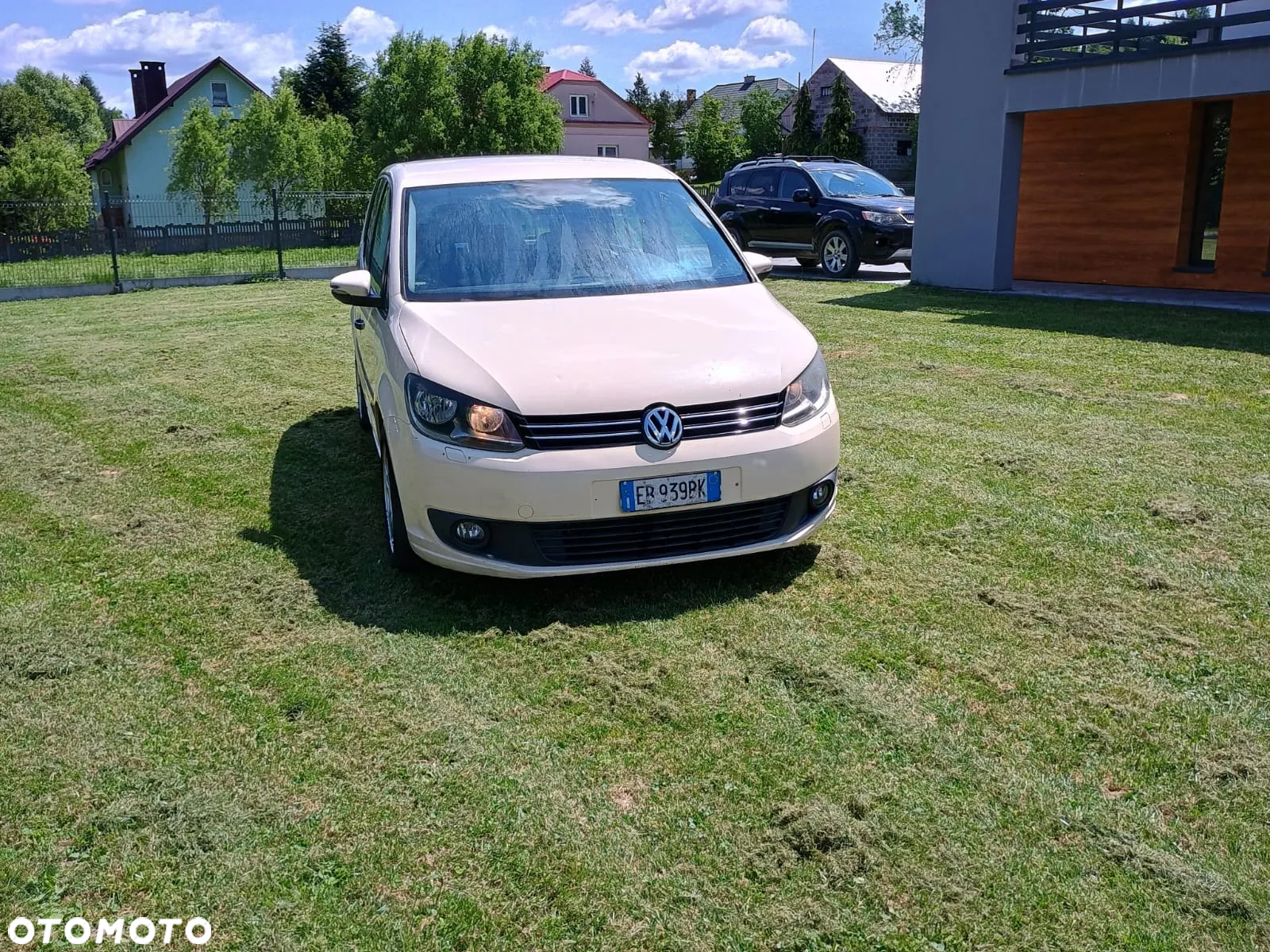 Volkswagen Touran - 12