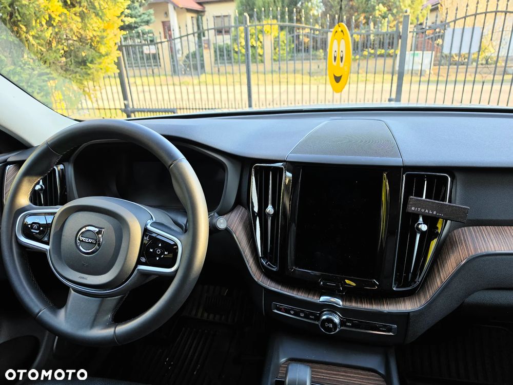 Volvo XC 60 B5 B AWD Plus Bright - 19