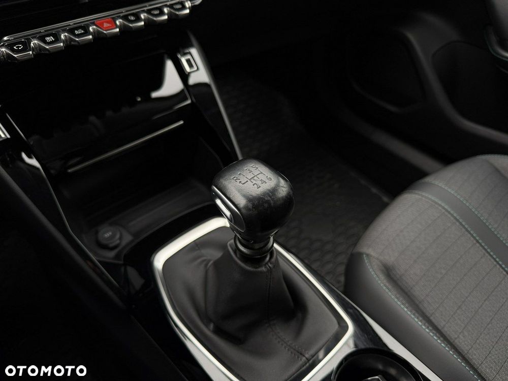 Peugeot 2008 1.5 BlueHDi Allure Pack S&S - 29