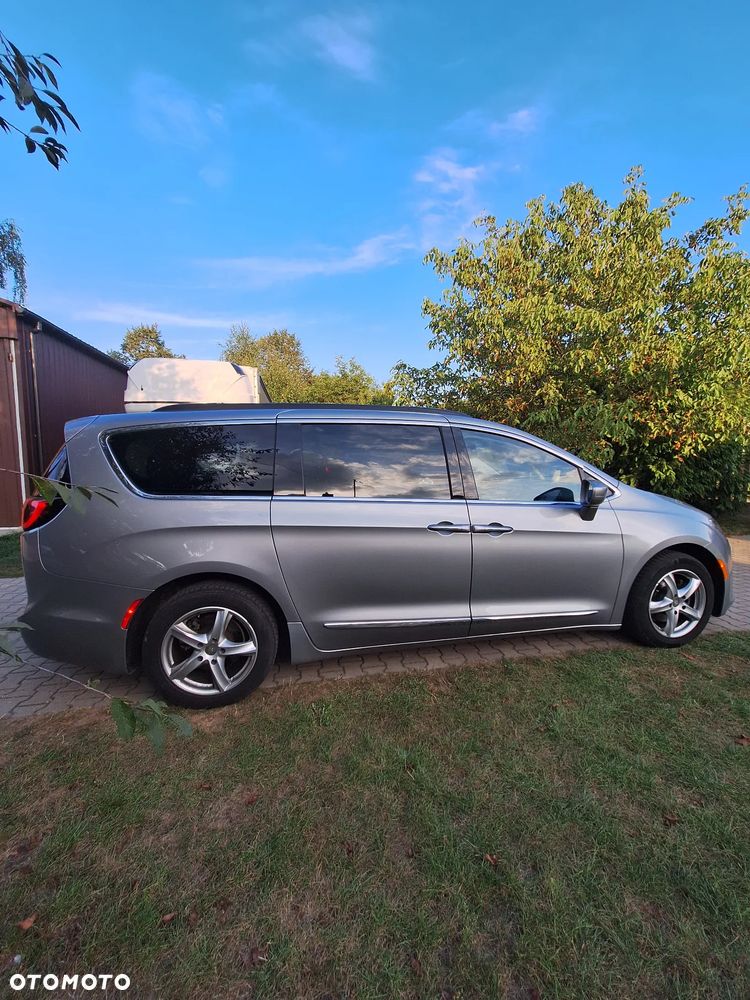 Chrysler Pacifica - 8