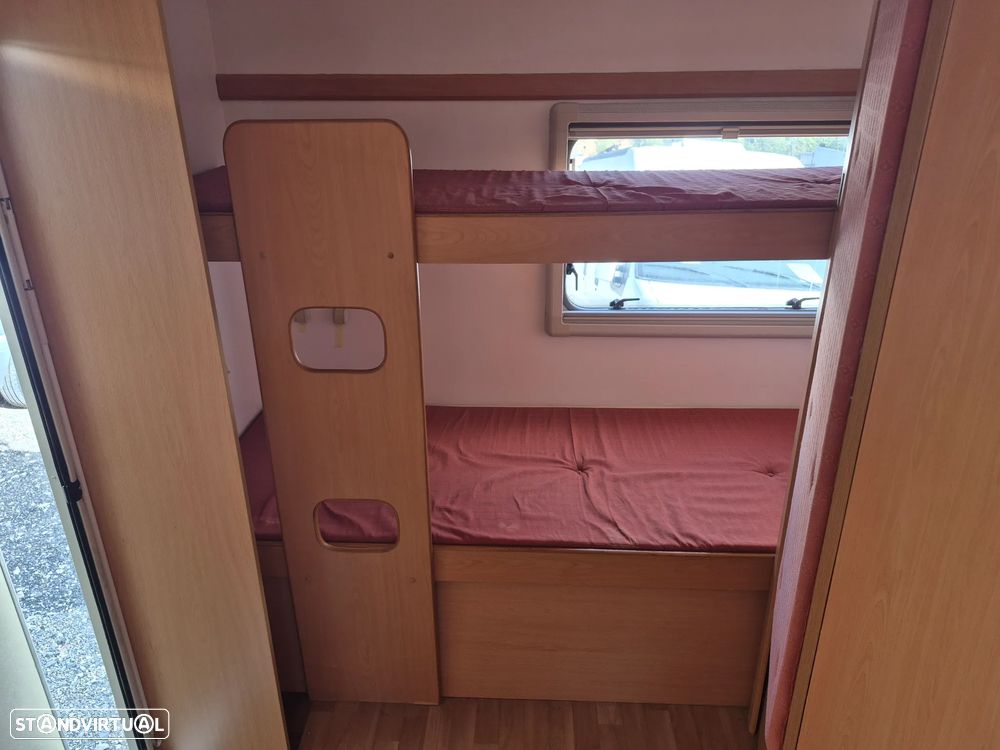 Sky Capuchine FIAT DUCATO 2.8 JTD  - SKY - 7 LUGARES - 6 DORMIDAS - 32