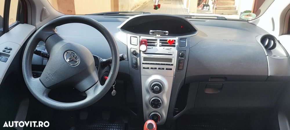 Toyota Yaris 1.0 VVT-i - 15