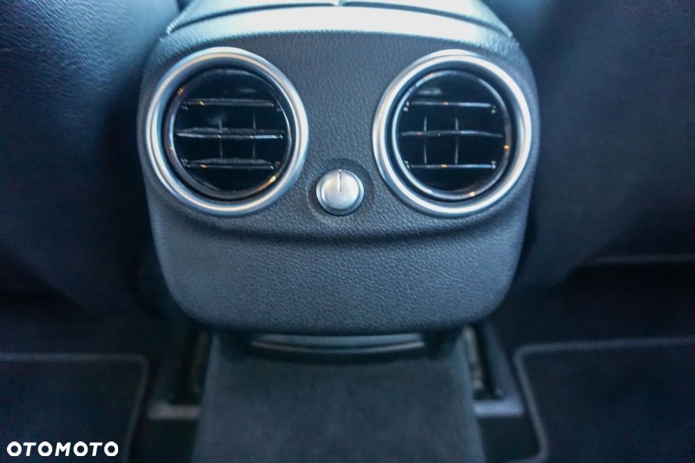 Mercedes-Benz Klasa C 180 (BlueTEC) d 7G-TRONIC AMG Line - 34