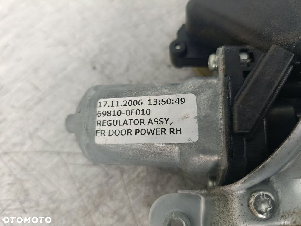 PODNOŚNIK SZYBY PRAWY PRZÓD TOYOTA COROLLA VERSO II 69810-0F010  996996-100 - 4