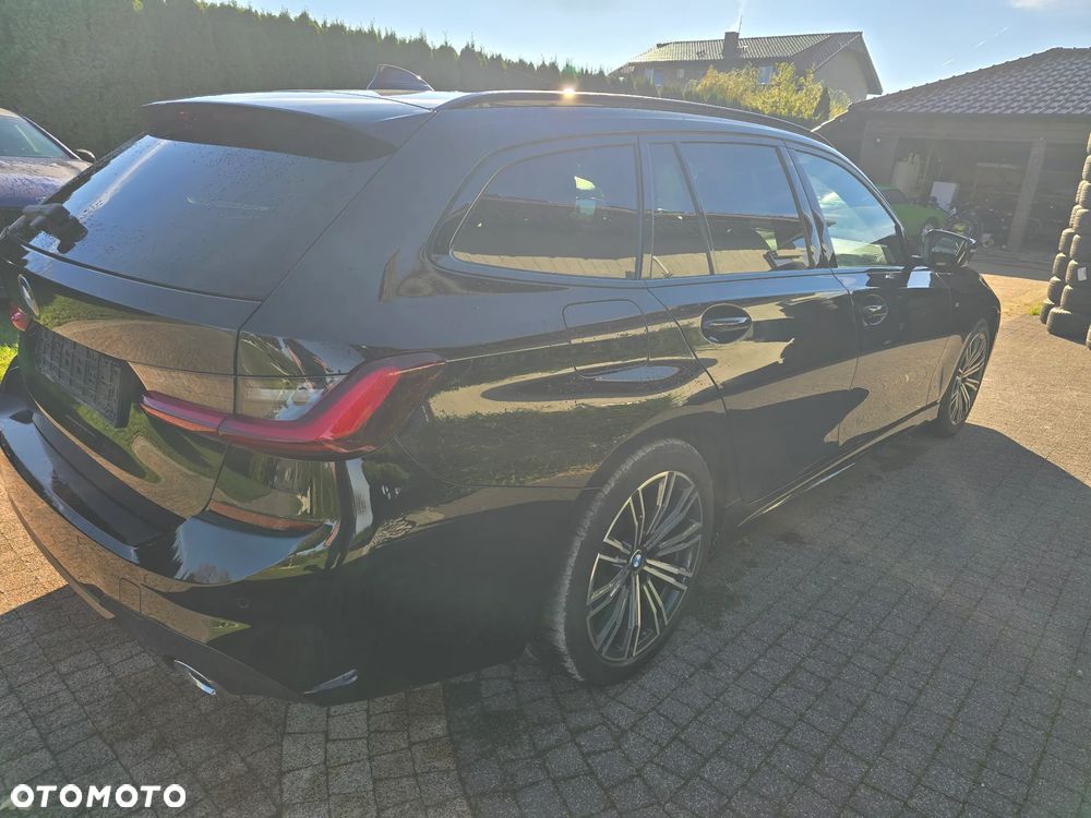 BMW Seria 3 320d M Sport - 4