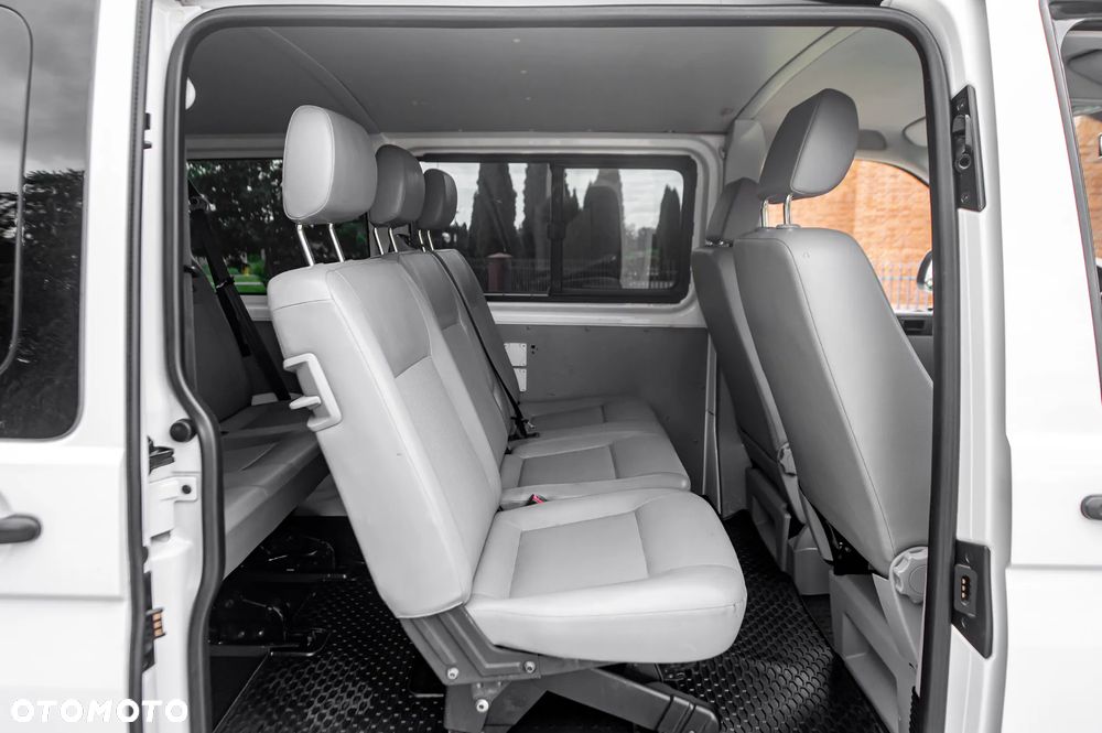 Volkswagen Caravelle - 9