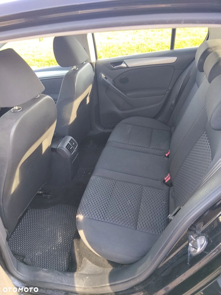 Volkswagen Golf - 6