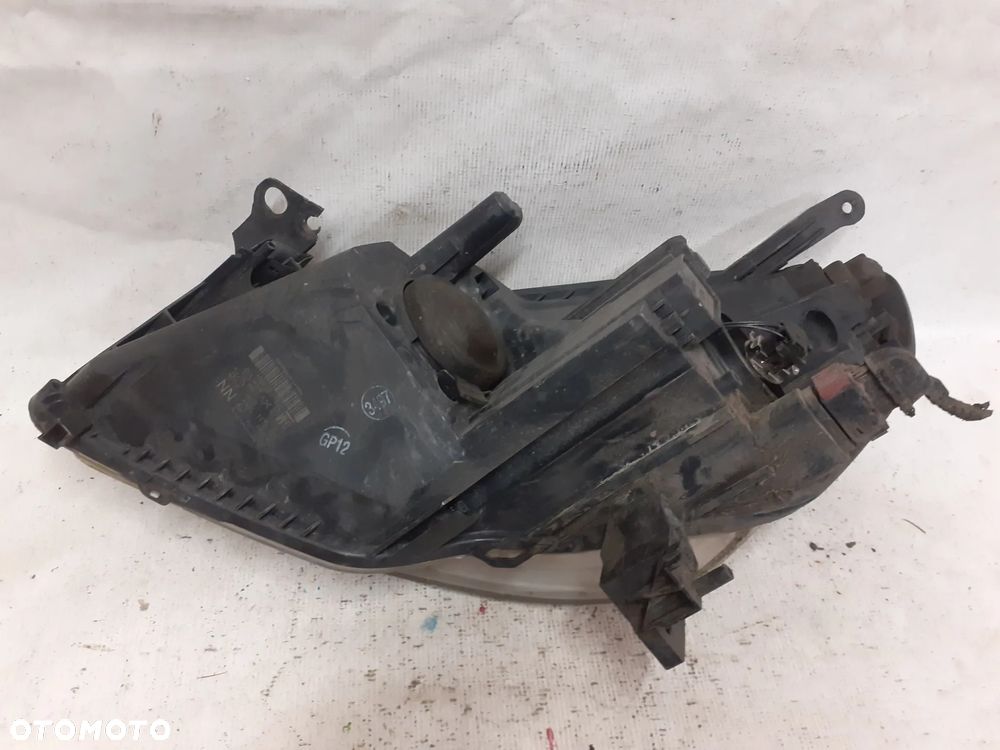 .  PRZOD PRZEDNIA LAMPA PRAWA OPEL ZAFIRA B - 4