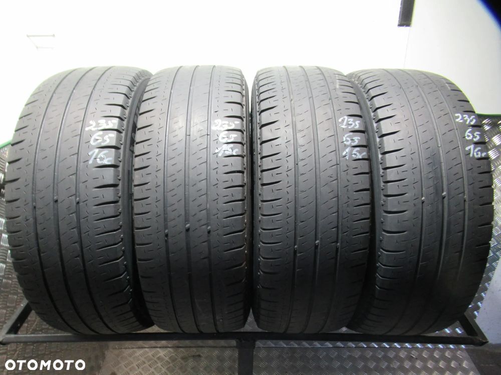 4x Michelin Agilis 235/65/16c - 1