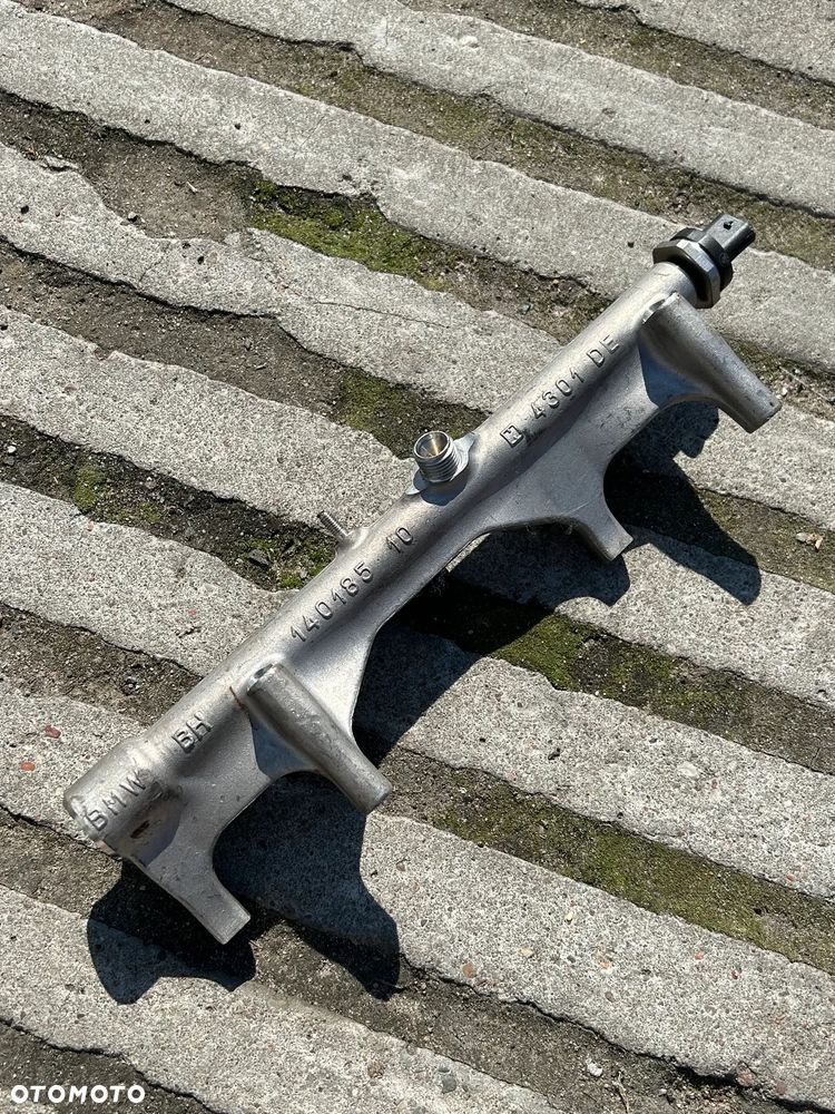 BMW F20 F30 LISTWA WTRYSKOWA 7639975 - 1