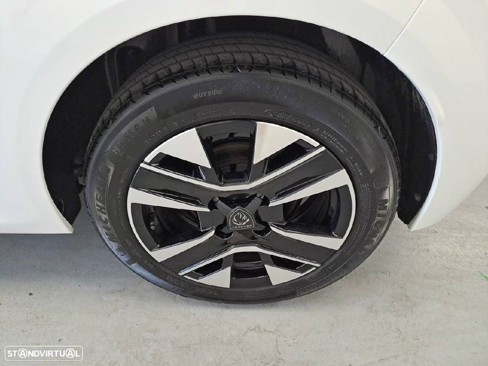 Peugeot 208 1.2 PureTech Allure EAT8 - 11