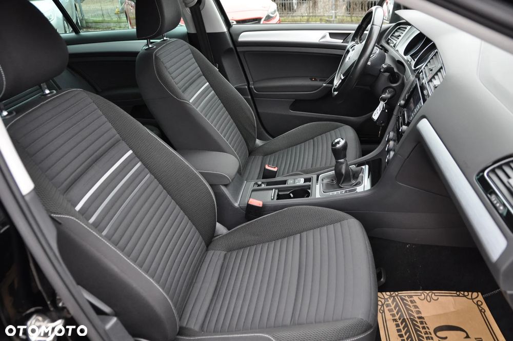 Volkswagen Golf - 10