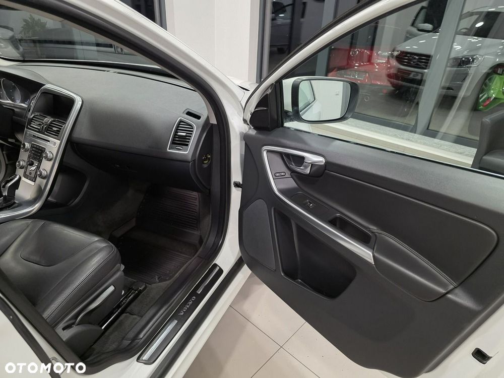 Volvo XC 60 D4 Momentum Pro - 21