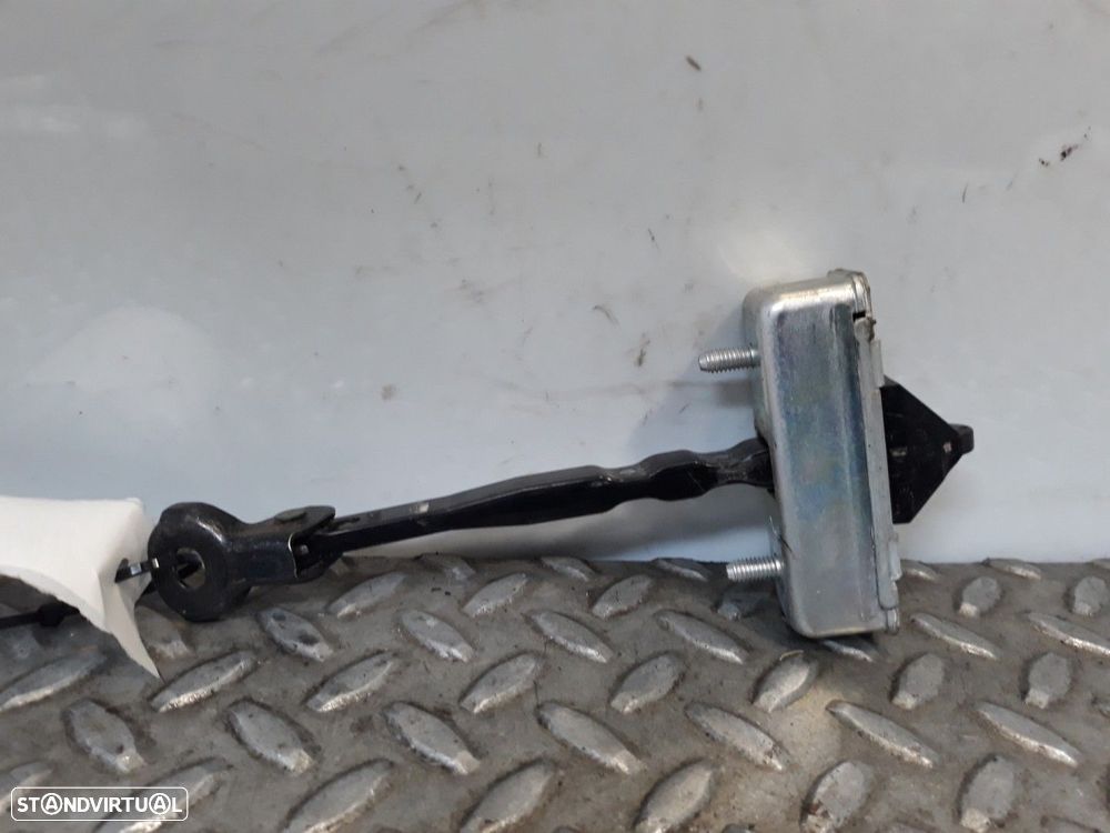 LIMITADOR DE PORTA D.I. MAZDA 6 SEDÁN - 1