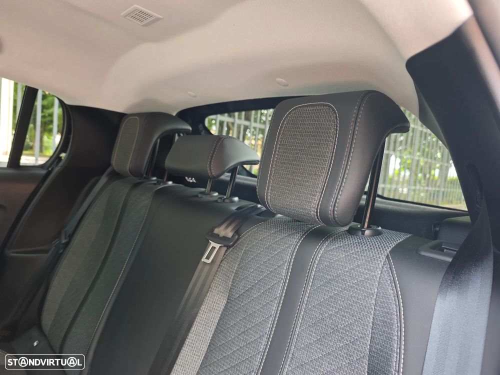 Peugeot e-208 Allure - 43