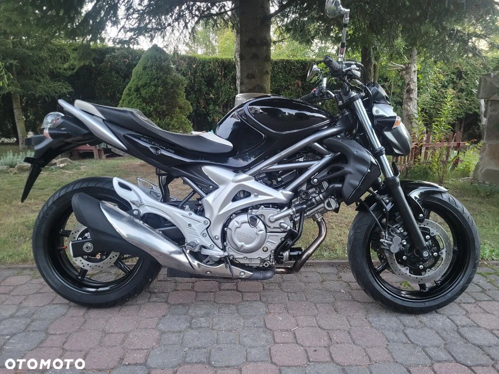 Suzuki Gladius - 1