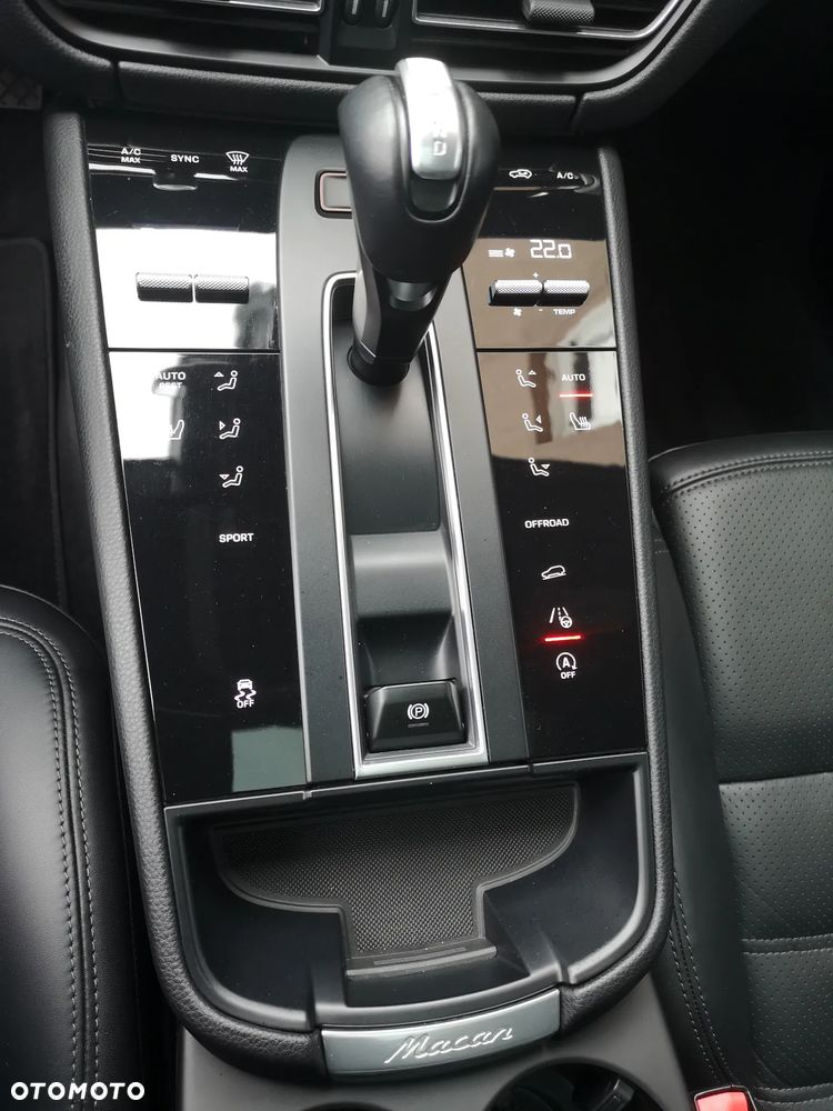 Porsche Macan T - 24