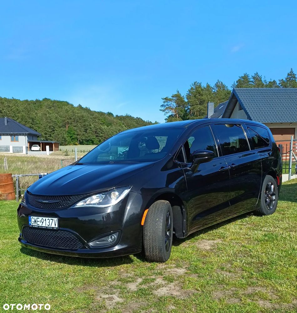 Chrysler Pacifica - 5