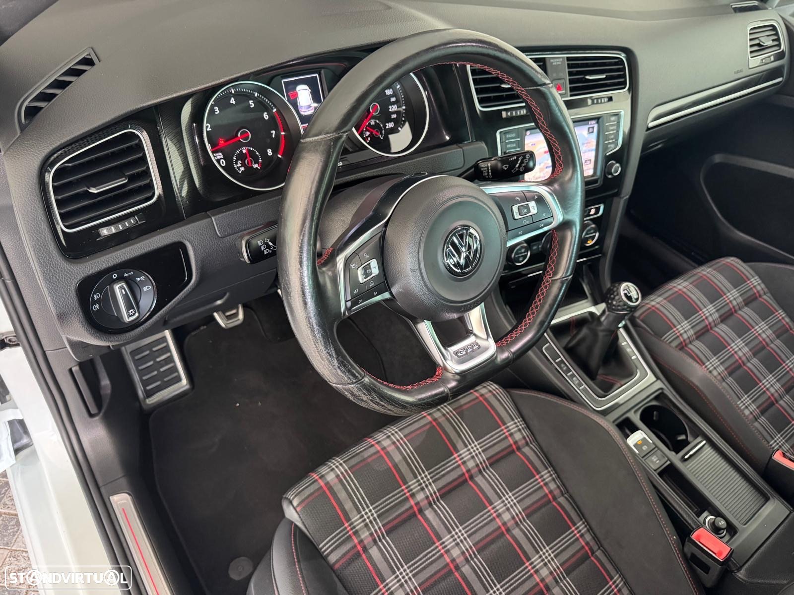 VW Golf 2.0 TSi GTi Performance - 12