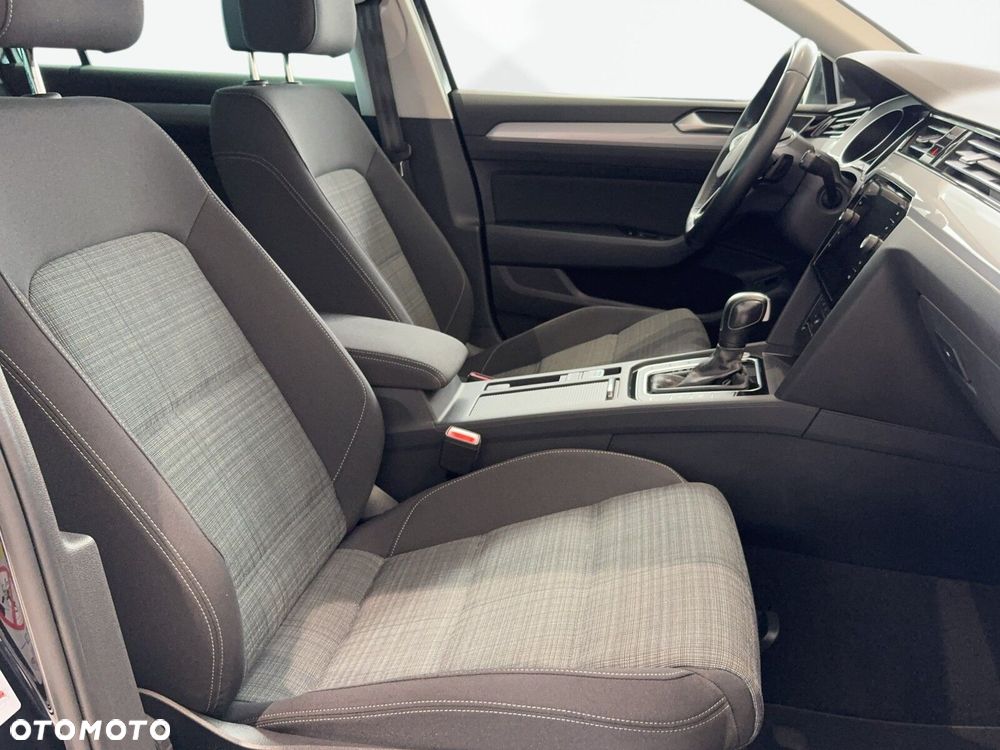 Volkswagen Passat Variant 2.0 TSI Business DSG - 17