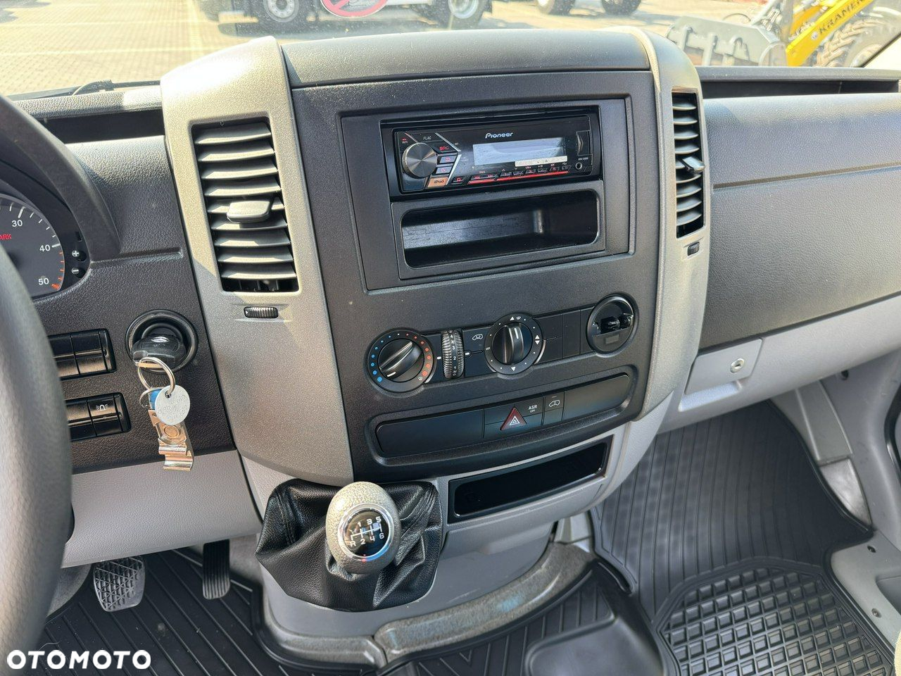 Mercedes-Benz Sprinter - 31