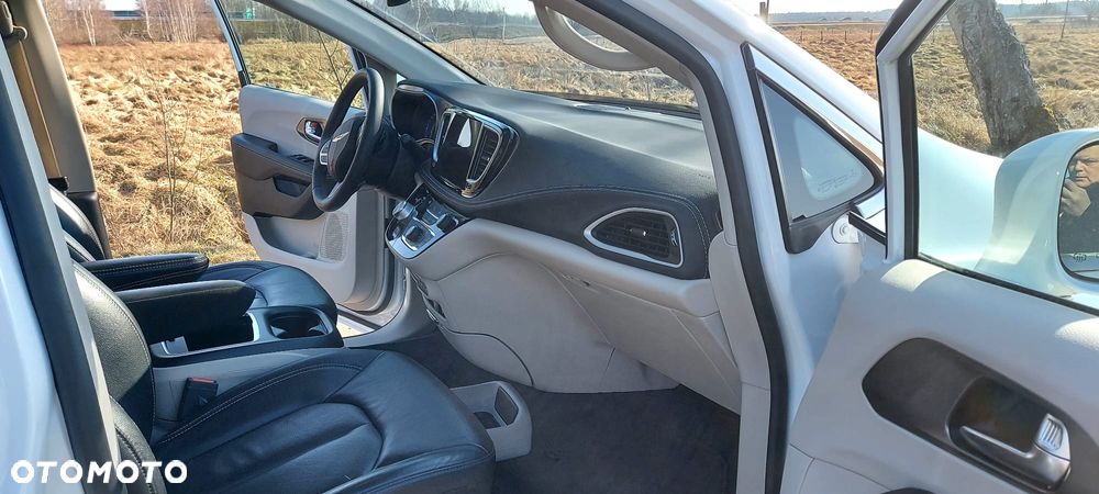 Chrysler Pacifica - 17