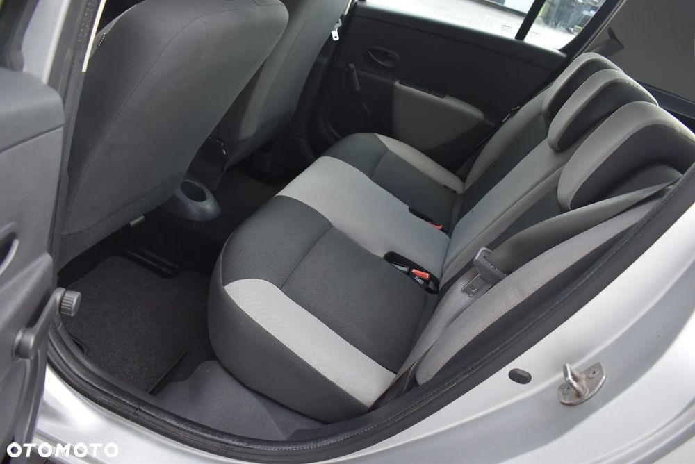 Renault Clio - 10