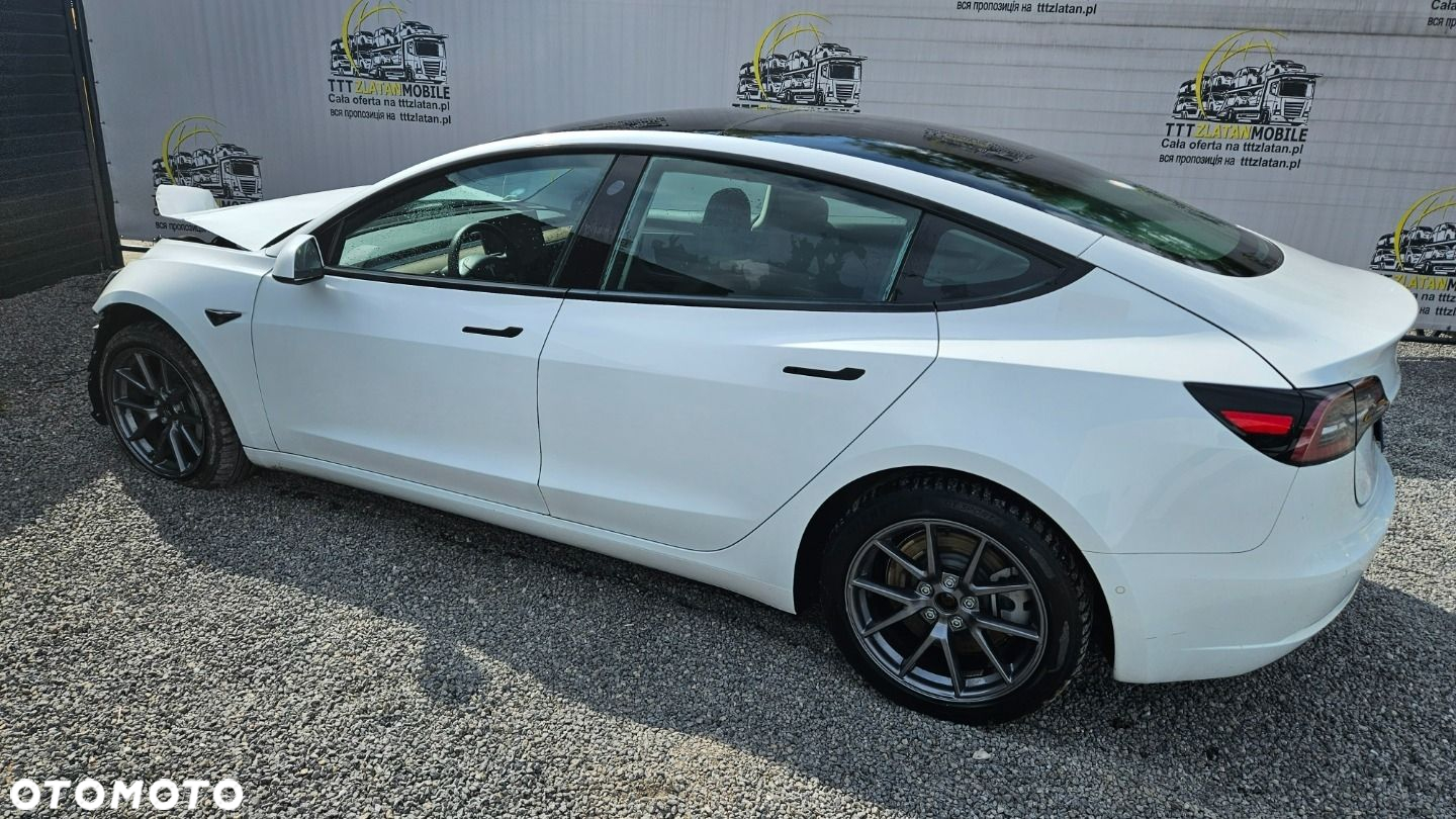 Tesla Model 3 - 3