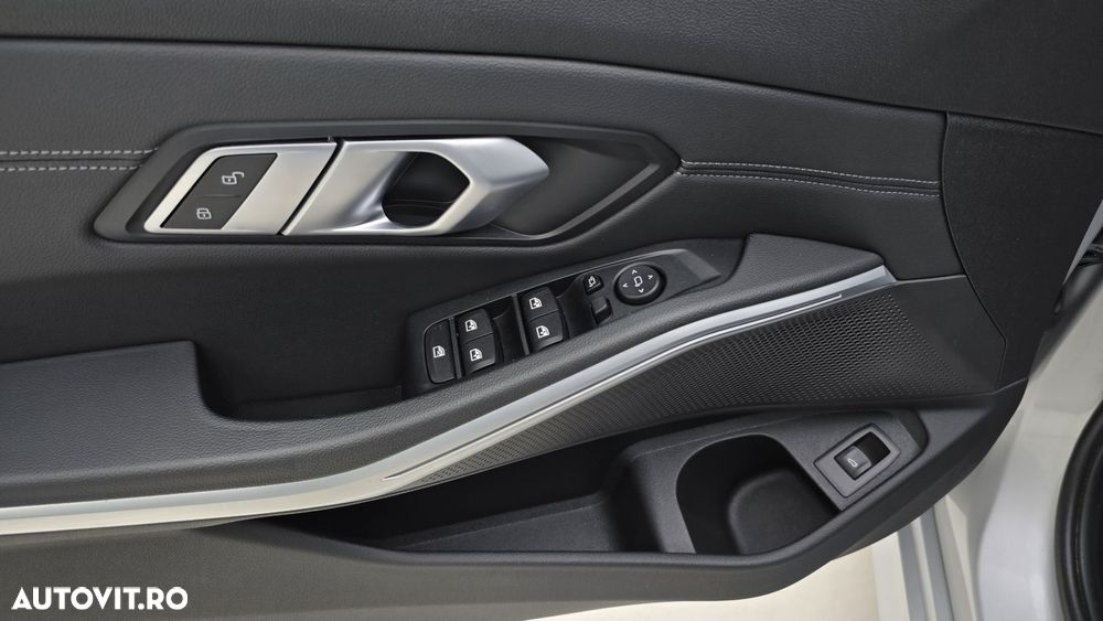 BMW Seria 3 330d xDrive AT - 11